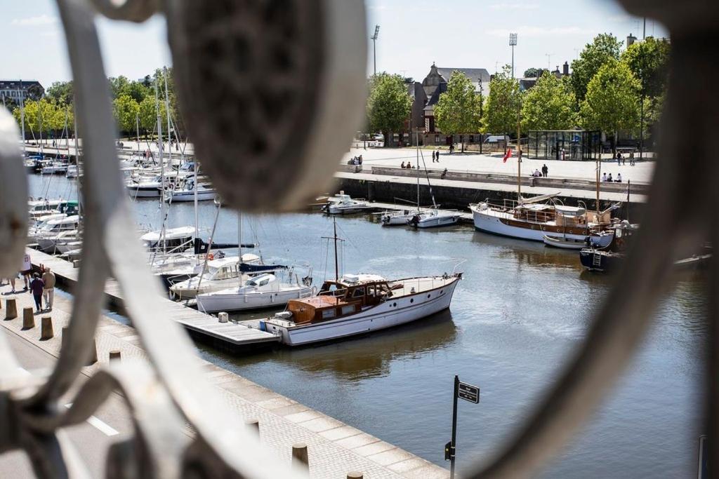 Vue Imprenable Sur Le Port, Charmant Et Clair! 반느 외부 사진